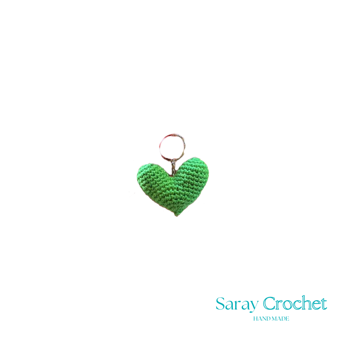 Green crochet heart keychain on a white background with 'Saray Crochet' branding.