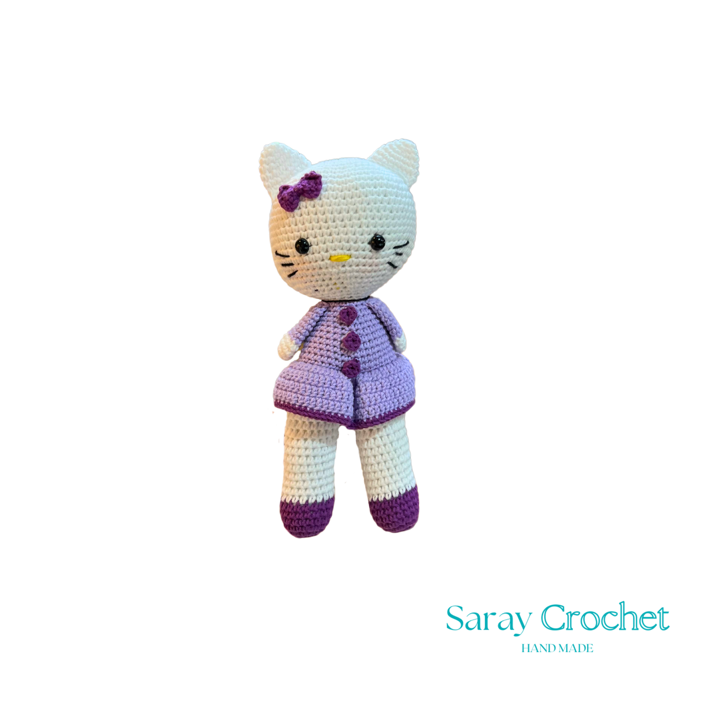 Crocheted cat toy with a purple outfit on a white background, branded 'Saray Crochet'.