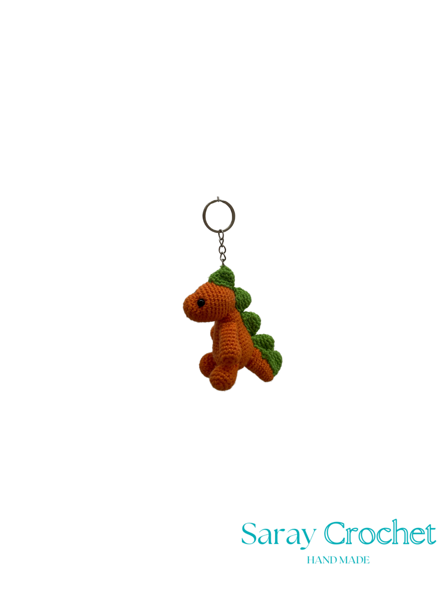 Crocheted dinosaur keychain with green leaves on a white background, branded 'Saray Crochet'.