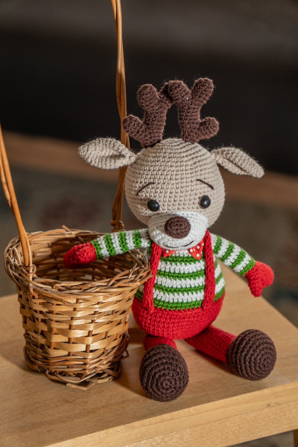 Ručno rađeni irvas sa mašnicom i tregerima. Idealan za igru 