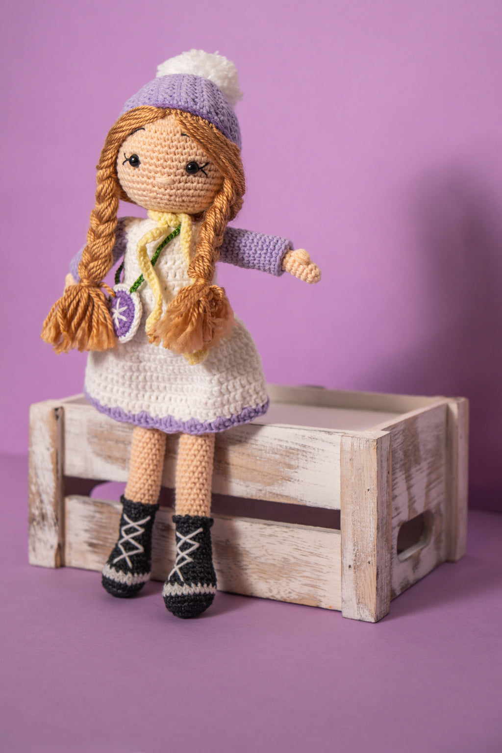 Ručno rađena zimska lutkica, sa svojim preslatkim izgledom idealna je za tople zagrljaje djevojčica.