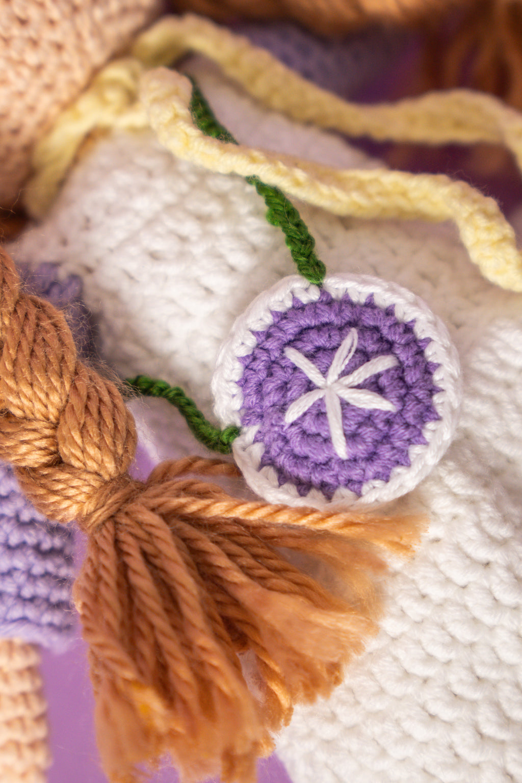 Ručno rađena zimska lutkica, sa svojim preslatkim izgledom idealna je za tople zagrljaje djevojčica.