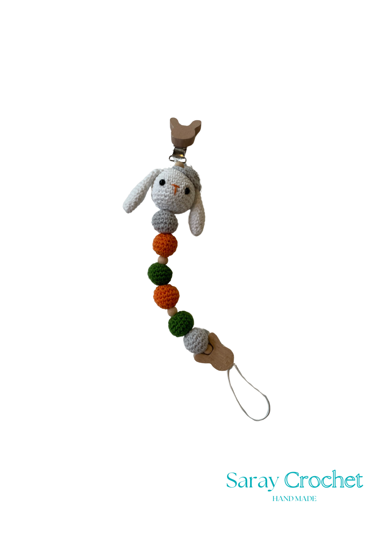 Crocheted bunny charm with colorful beads on a white background, branded 'Saray Crochet'.