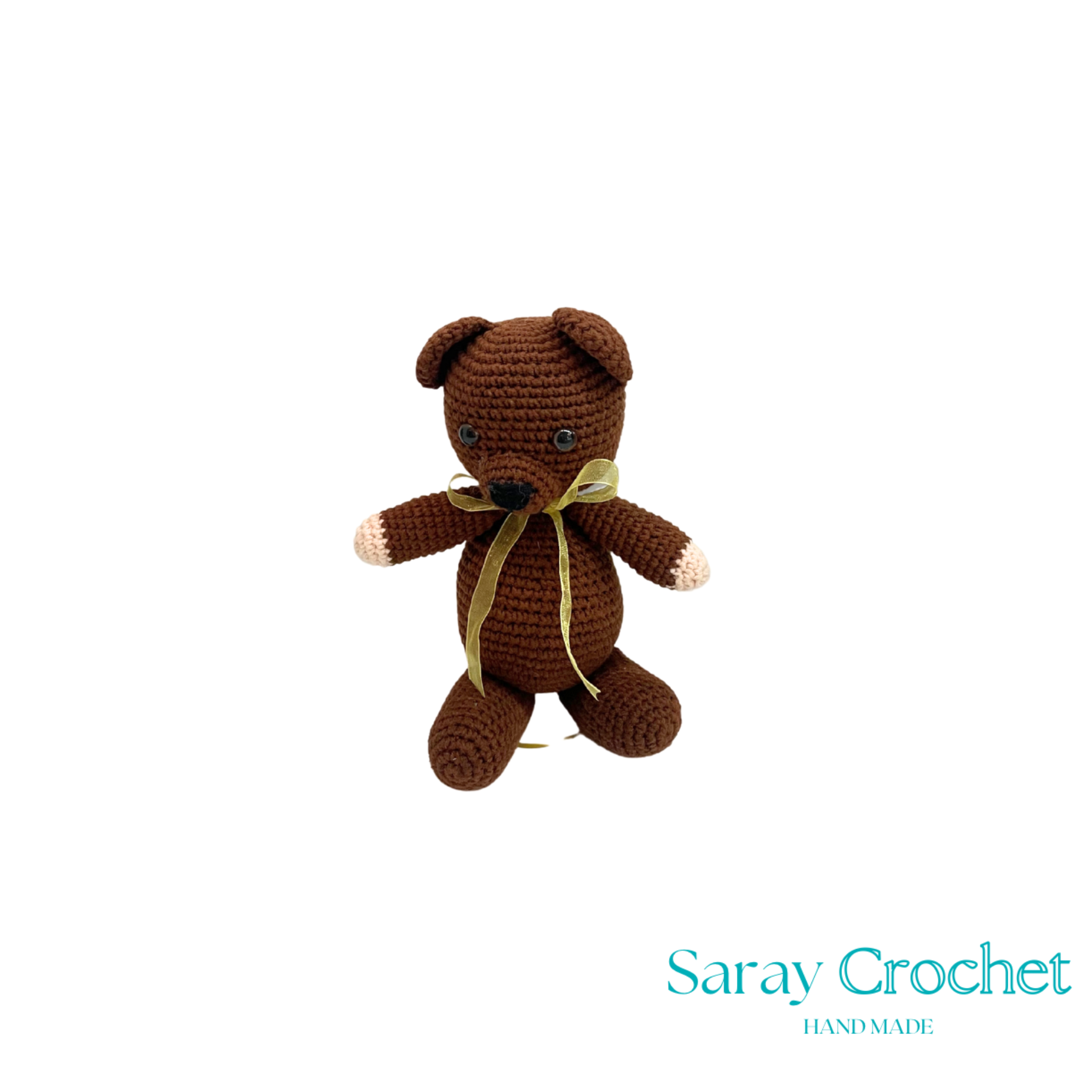 Brown crochet teddy bear with a yellow ribbon on a white background, branded 'Saray Crochet'.