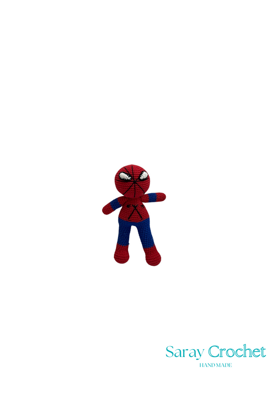 A small plush toy depicting Spider-Man in red and blue costume against a white background with the text 'Saray Crochet'.