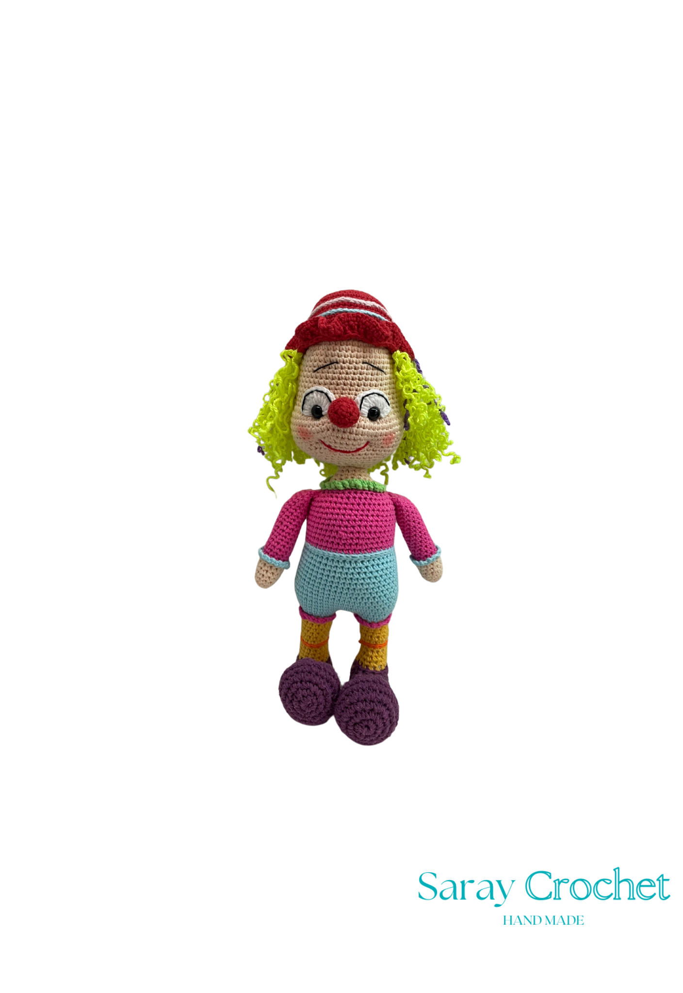 Handmade crochet doll with multicolored hair, wearing a red and blue outfit, and purple shoes, labeled as 'Saray Crochet'.