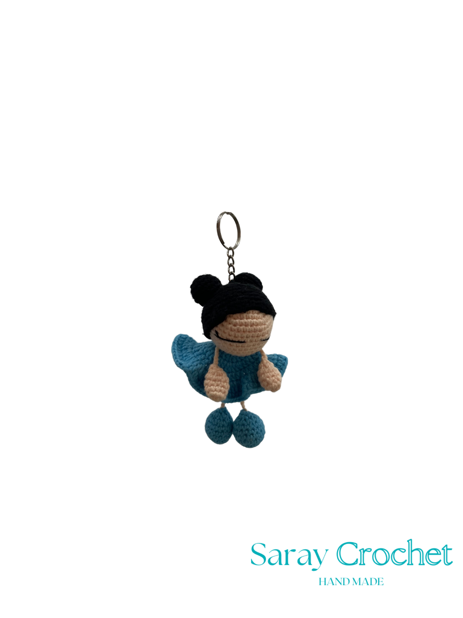 Crocheted fairy keychain with blue wings on a white background, branded 'Saray Crochet'.