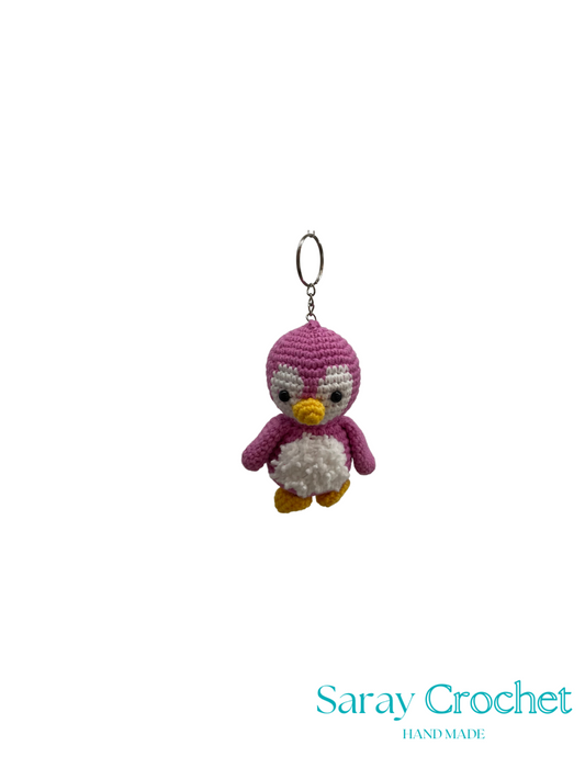 Crocheted penguin keychain with a pink top on a white background, branded 'Saray Crochet'.
