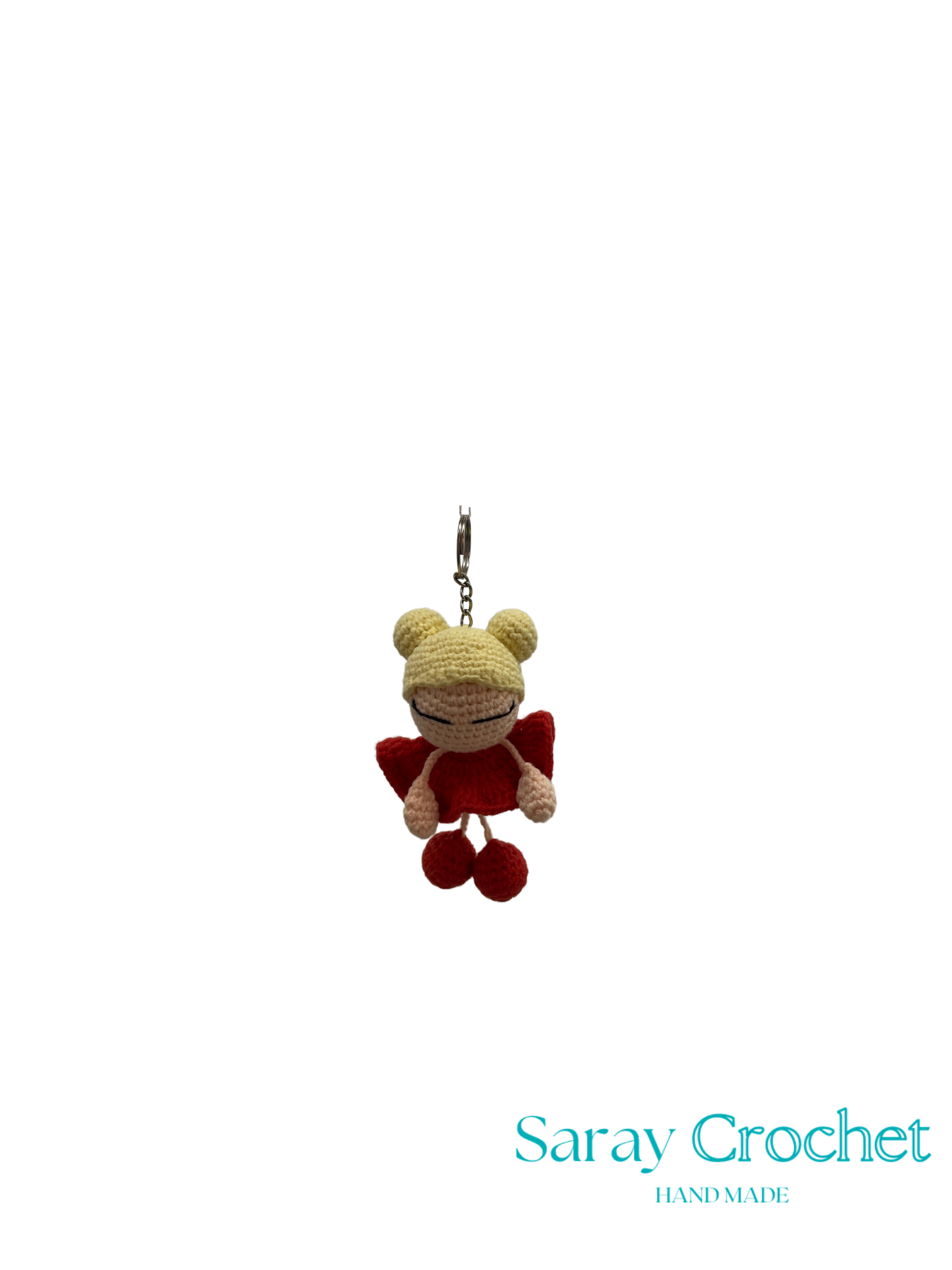 Crocheted frog keychain with red shirt on a white background, branded 'Saray Crochet'.