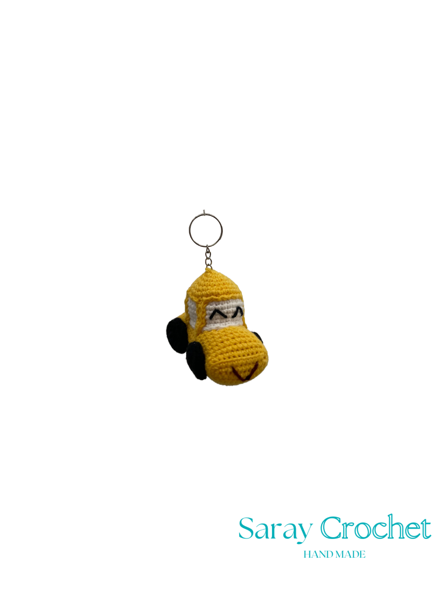 Crocheted car keychain with a face on a white background, branded 'Saray Crochet'.