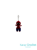 Spider-Man plush keychain on a white background with 'Saray Crochet' branding.