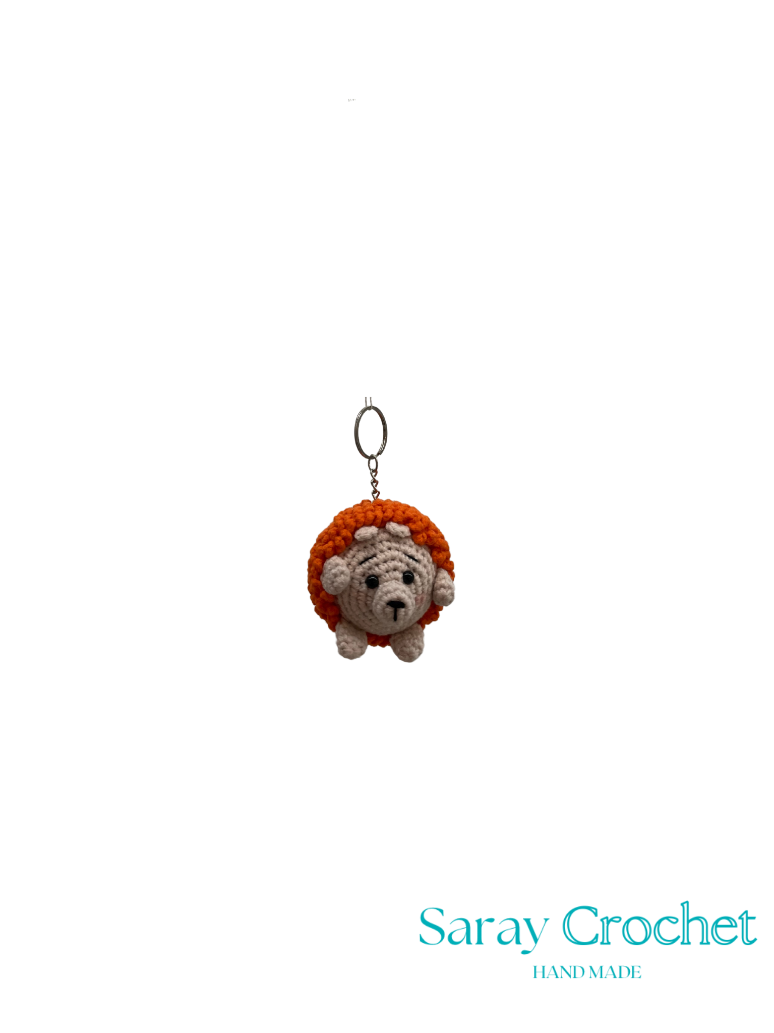 Crocheted lion keychain with orange mane on a white background, branded 'Saray Crochet'.