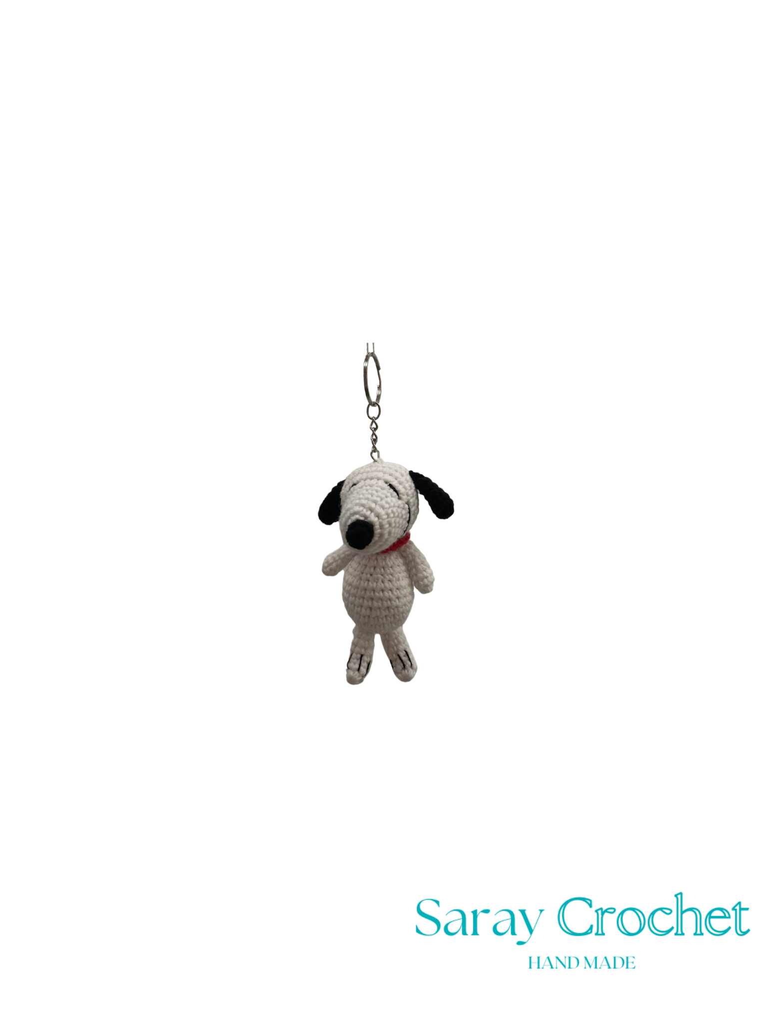 Crocheted dog keychain with a red collar on a white background, branded 'Saray Crochet'.
