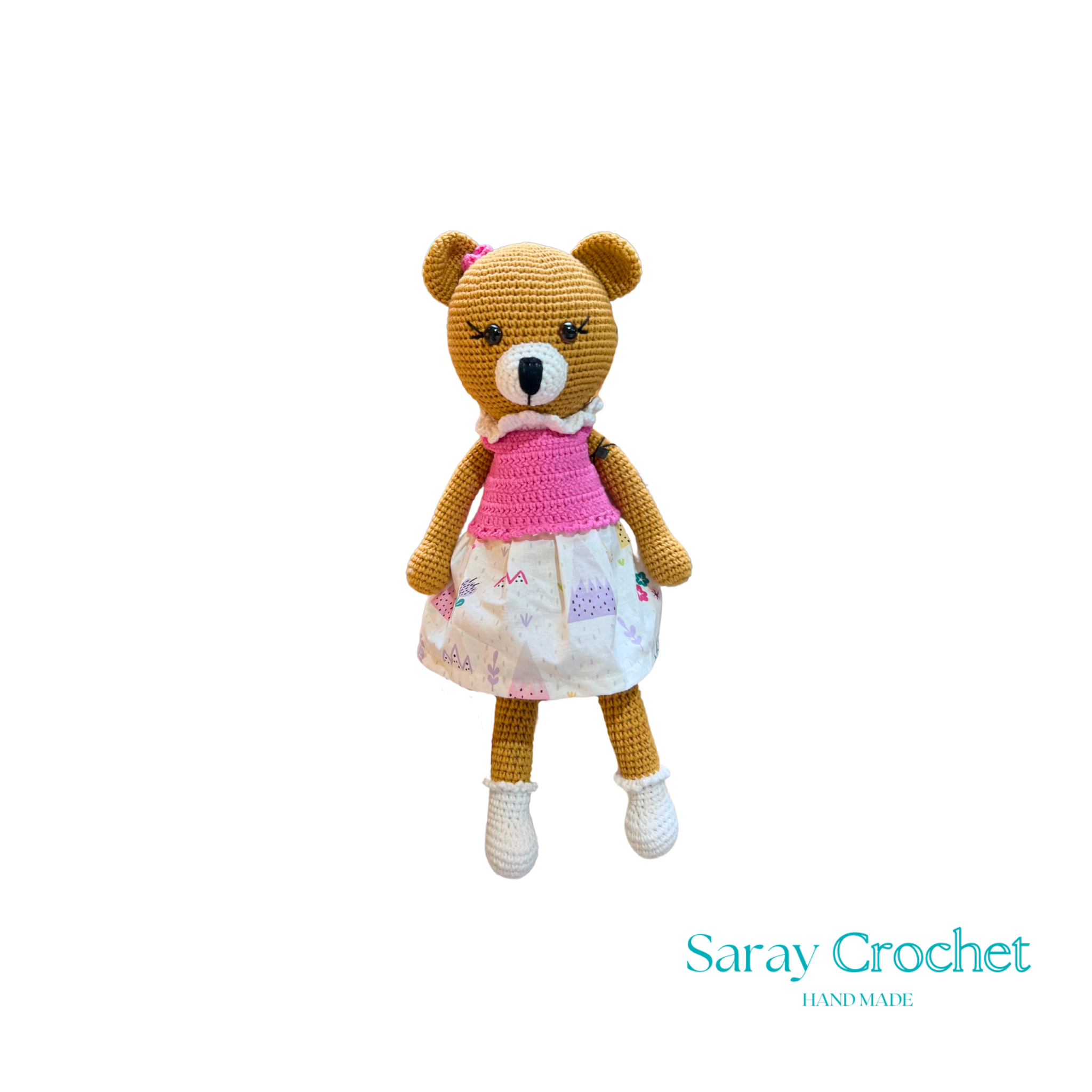 Rucno radjeni medo sa haljinicom. Haljinica se moze presvlaciti i cini idealnim za bebe i djevojcice u obliku poklona. 