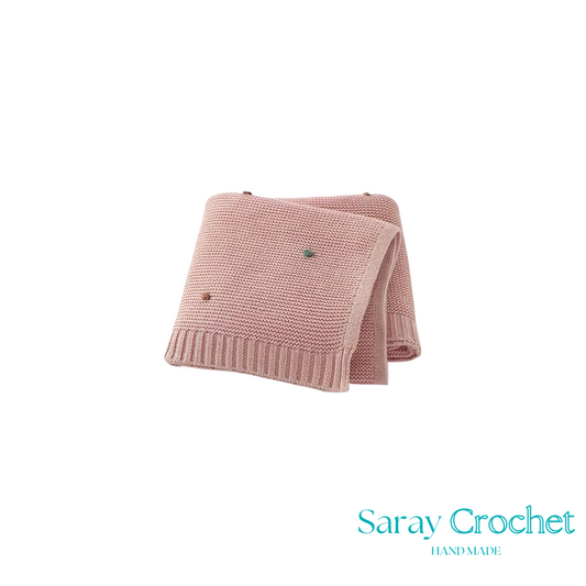 Pink knitted blanket with 'Saray Crochet' branding on a white background