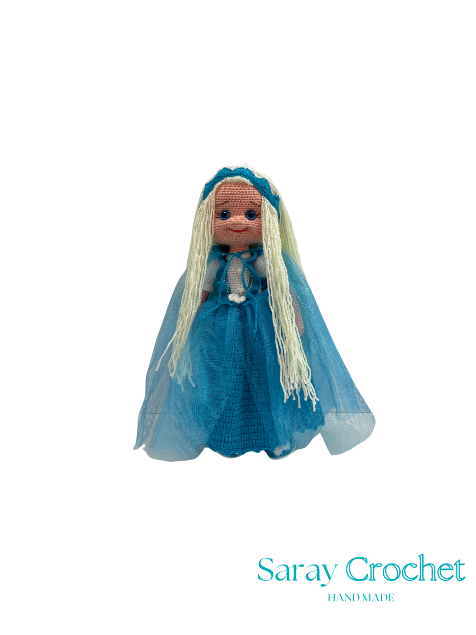 Toy doll with blue dress and hood on a white background, branded 'Saray Crochet'.